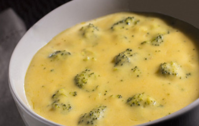LCHF Brokkolisuppe mit Käse LCHF Brokkolisuppe mit Käse